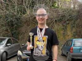 Георги Попов стана републикански шампион по екипировъчен силов трибой до 18 години в Свищов