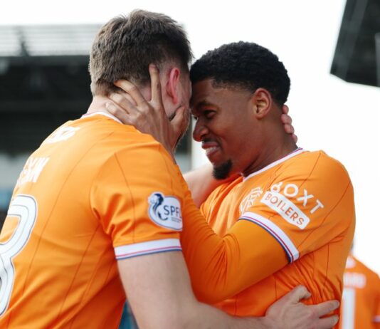 Рейнджърс „възкръсна“ в голово зрелище и се върна в битката за титлата