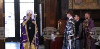 На днешния ден да се поклоним пред Кръста и да приемем от сърце жертвата, която Господ направи за нас, каза патриарх Даниил