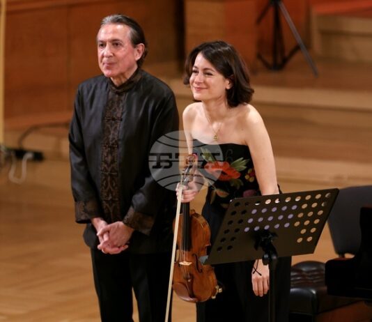 Цигуларката Лия Петрова и пианистът Людмил Ангелов представиха съвместен камерен рецитал в зала „България“