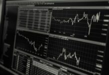 Европейските борси закриха предимно със спадове