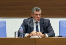 Открити са 15 000 евро и тефтер с имена и суми срещу тях в с. Тодор Икономово, общ. Каолиново, съобщи Георги Кандев