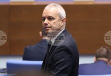 За наше съжаление политиката на България към Украйна няма да се промени, каза лидерът на „Възраждане“ Костадин Костадинов