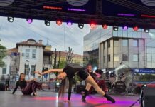 Млади изпълнители и танцьори от Сливен се изявиха на откритата сцена на площад „Хаджи Димитър“