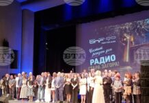 БТА :: С празничен концерт първото извънстолично радио у нас