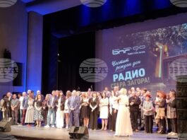 БТА :: С празничен концерт първото извънстолично радио у нас