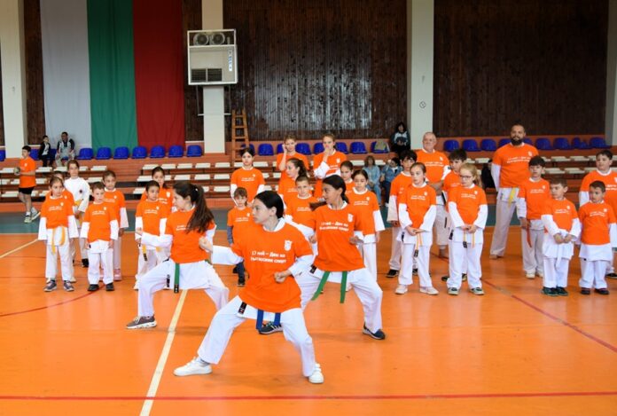 Каварна отбеляза деня на