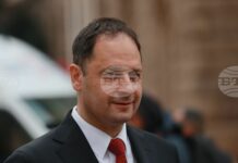 Не може да се съгласяваме със санкции, нанасящи повече вреди на европейската икономика, отколкото на Русия, каза Петър Витанов от „Прогресивна България“