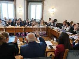 Главният прокурор се подпомага от до трима заместници, прие правната комисия