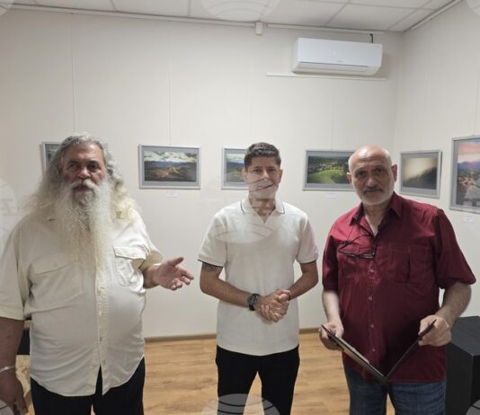 Чрез фотографията човек може да покаже своето виждане за света, каза Богомил Стоев преди първата си изложба „Между земята и небето“