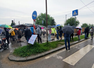 Жители на добричкия квартал „Рилци“ излязоха на протест заради лошото състояние на улиците в населеното място