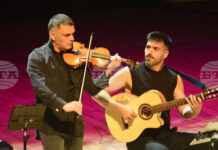 Цигуларят Васко Василев и китаристът Карлос Йаве представиха проекта си Fusion на фестивала „Варненско лято“