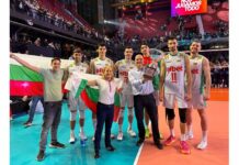 Световните ни вицешампиони подариха купа на посланика в Аржентина