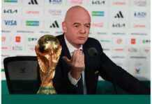 Доналд Тръмп връчва титлата на световния шампион