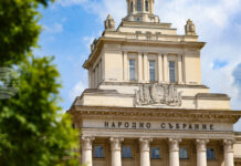 Проекторешения за предсрочно прекратяване на мандата на управителя и подуправителя на НЗОК са внесли от „Прогресивна България“ в Народното събрание