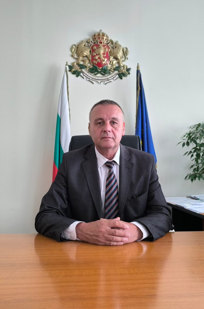 RUSLAN TOMOV