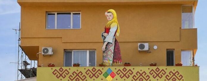 ИЗРИСУВАНЕТО НА ФАСАДАТА НА КОМПЛЕКС БЪЛГАРКА ЗАПОЧНА НА 13 ЮНИ