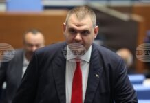 Вътрешният министър незаконно е разследвал личния ми живот за полети, които са платени от мен, каза лидерът на ДПС Делян Пеевски