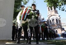 Ръководството на МВР положи венци пред паметника на загиналите полицаи при изпълнение на служебния си дълг