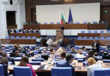 За увеличение на ученическите стипендии в бюджета за 2026 г. призоваха от опозицията