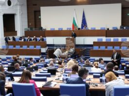 За увеличение на ученическите стипендии в бюджета за 2026 г. призоваха от опозицията