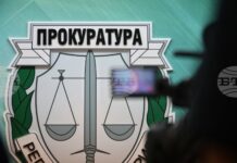 Двамата служители на НАП са задържани за срок до 72 часа с постановление на Окръжната прокуратура в Бургас