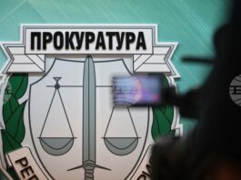 Двамата служители на НАП са задържани за срок до 72 часа с постановление на Окръжната прокуратура в Бургас
