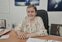 Театралният дух броди дори когато животът на театралната машина изглежда уседнал