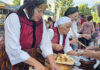 Вкусни бански гозби демонстрират местни жени в културните вечери „Традиции и изкуство“ в планинския град