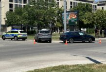 Две коли се блъснаха в кръгово в Пловдив, полиция е на мястото