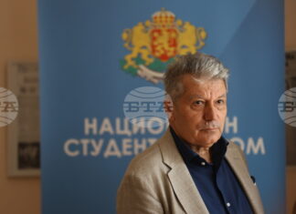 С почти половин час закъснение започна срещата в Националния студентски дом по повод напрежението между ръководството на НАТФИЗ и студенти