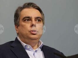 Лидерът на ПП Асен Василев пита премиера Румен Радев дали от ДАНС са знаели за неонацистки мрежи преди убийството в Пловдив и какво е предприето