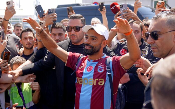 1786074891_960-600-mohamed-salah-pristigna-v-turciia-za-podpis-s-trabzonspor.jpg
