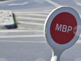 Шофьор с положителна проба за метамфетамин и пътник с наркотик са задържани в Ямболско