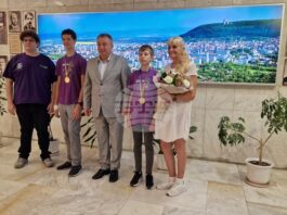 Шуменските информатици Борислав Бобев и Александър Вълчев ще участват през септември в Балканската младежка олимпиада по информатика в Босна
