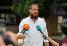 Полиция е идвала няколко пъти за да укротява децата, каза управителят на хотела, в който са били настанени чужденците, участвали в конфликт с българи