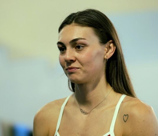 Габриела Георгиева е на полуфинал на 200 метра гръб в Париж