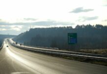 Катастрофа на „Струма“ в посока София, мъж и жена са откарани в болница