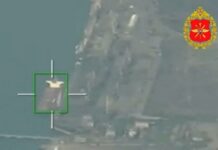 Руските въоръжени сили удариха два сухотоварни кораба и танкер в украински пристанища и в морето.