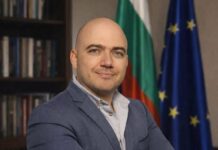 Илин Димитров заминава за Китай за разговори за развитието на туризма