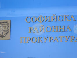 Прокуратурата задържа мъж по обвинение, че е стрелял по съседа си с газов пистолет пред седемгодишното му дете