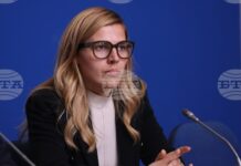 Фактите около случилото се с двата кораба показват разширяване на конфликта и в Черно море, каза външният министър Велислава Петрова