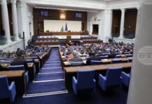 Депутатите започнаха заседанието на парламента с блиц контрол