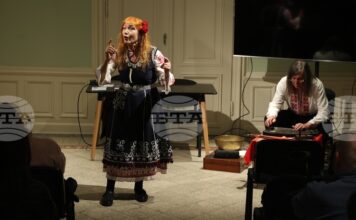 Мони Георгиева-Шийън и Айвър Дейвис представиха български фолклорни истории