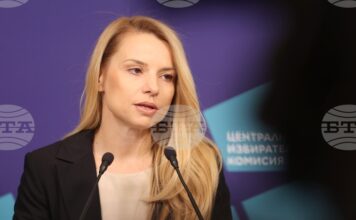 Всички секционни избирателни комисии в страната започнаха работа и няма неотворени секции, съобщи говорителят на ЦИК Стоянка Балова