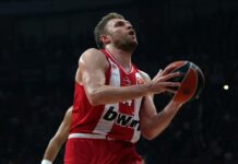Олимпиакос загуби драматично от Фенербахче в Евролигата, Везенков отново впечатли