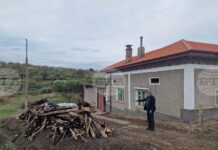 Жители на разградското село Благоево се обединиха в доброволческа акция, за да помогнат на свой съселянин, чийто дом пострада при пожар