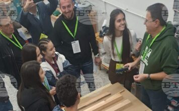 Ученици от десет професионални гимназии в страната се състезаваха в мебелното проектиране и дизайна
