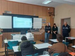 Полицейски служители в Търговище обсъдиха с осмокласници противодействието на агресията и вредата от употребата на наркотици