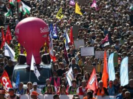 „Макрон, махай се.“ Масовите протести във Франция продължават, полицията използва газ.